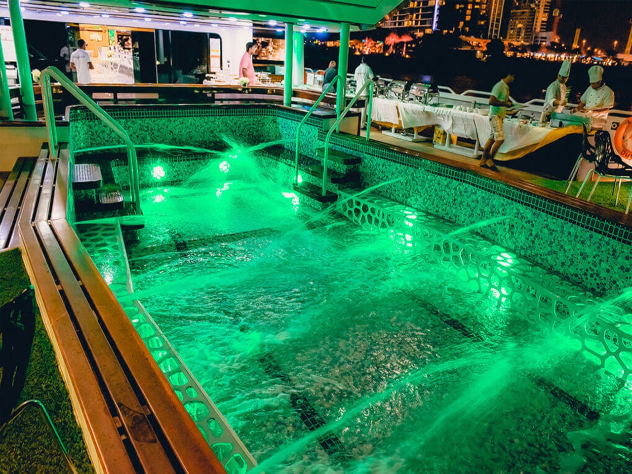 Ain Dubai Mega Yacht Dinner Cruise